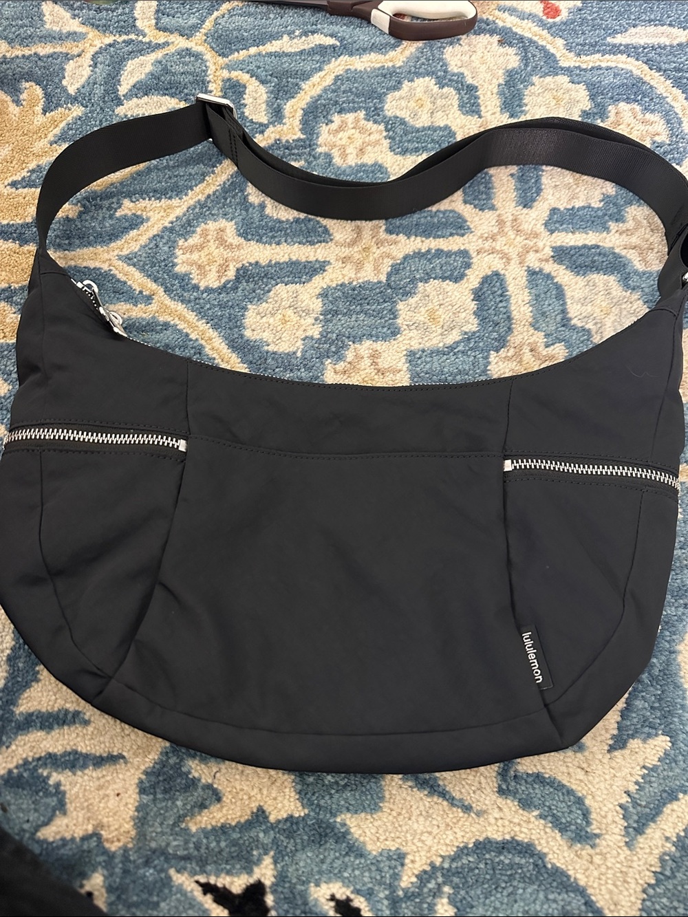 Lululemon athletica Slouchy Sling Bag 6L - 
Metal Hardware (silver tone) - Picture 2 of 4